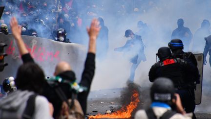 Loi travail : une 9ème journée de mobilisation marquée par de violents incidents