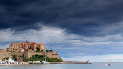 La ville de Calvi (Haute-Corse), en 2015. (DOMINIQUE ZINTZMEYER / ONLY FRANCE / AFP)