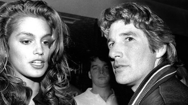 Cindy Crawford (G) et Richard Gere au Hard Rock Cafe, &agrave; New York, le 14 septembre 1988. (NEW YORK DAILY NEWS / GETTY IMAGES)