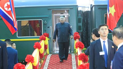 Le leader nord-coréen Kim Jong-un arrive à Dong Dang, au Vietnam, le 26 février 2019 après un périple de 4 000 kilomètres en train. (VIETNAM NEWS AGENCY / AFP)