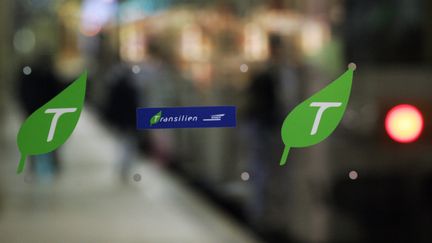 Un logo du Transilien, &agrave; Paris. (JOEL SAGET / AFP)