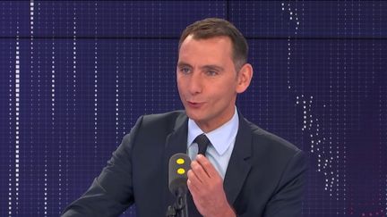 Laurent Jacobelli, porte-parole du Rassemblement national, invité du "8h30 politique", jeudi 22 août 2019.&nbsp; (FRANCEINFO / RADIOFRANCE)