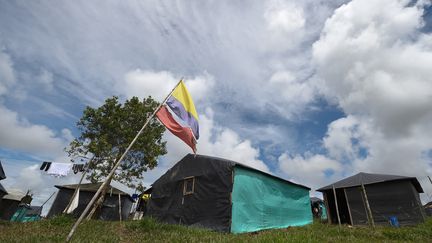 Un campement de transition de la guérilla des Farc, à Mesetas (Colombie), le 26 juin 2017.&nbsp; (RAUL ARBOLEDA / AFP)