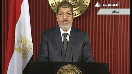 Le pr&eacute;sident &eacute;gyptien, Mohamed Morsi &agrave; la t&eacute;l&eacute;vision &eacute;gyptienne, le 6 d&eacute;cembre 2012. (EGYPTIAN TV / AFP)