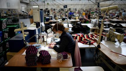 Pour Pierric Chalvin, le stock de masques fabriqués en France est "largement suffisant" pour répondre à la demande. (DAMIEN MEYER / AFP)