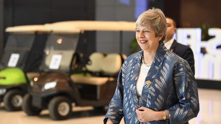 La Première ministre Theresa May, le 24 février 2019, arrive à Charm el-Cheikh&nbsp;(Egypte) pour&nbsp;un&nbsp;sommet&nbsp;entre l'Union européenne et la Ligue des Etats arabes.&nbsp; (KHALED DESOUKI / AFP)