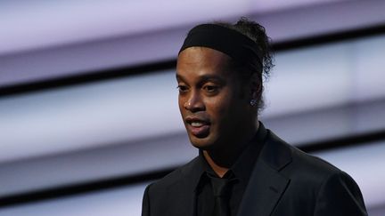 Le footballeur brésilien Ronaldinho lors du tirage au sort de la Coupe du monde 2018, à Moscou (Russie), le 12 janvier 2017. (GRIGORIY SISOEV / SPUTNIK / AFP)