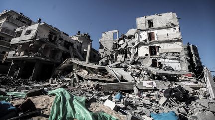 Un b&acirc;timent d&eacute;truit par un raid a&eacute;rien dans la bande de Gaza, le 11 juillet 2014. (MOMEN FAIZ / NURPHOTO / AFP)