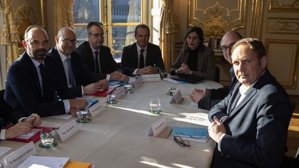 Réunion à Matignon le 18 décembre 2019 entre le Premier ministre Edouard Philippe et le secrétaire général de l'UNSA Laurent Lescure (IAN LANGSDON / POOL / EPA POOL)