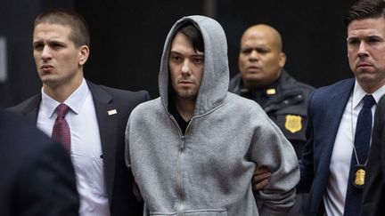 &nbsp; (L'image de Martin Shkreli menotté à fait le tour - et la joie - du web ©  Craig Ruttle / AP / SIPA)