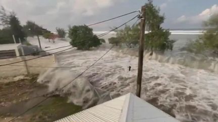 Océan Pacifique : alerte au tsunami (FRANCEINFO)