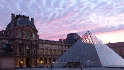 Le Louvre et la Pyramide de bon matin... (27/10/2011)
 (AFP / Mario Goldman)