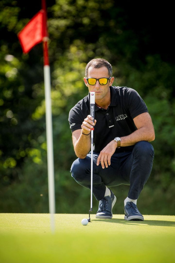 Armel Le Cléac'h concentré sur un green à Saint-Malo