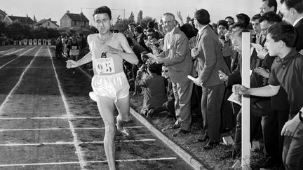 Michel Jazy lors d'une compétition le 24 juin 1965 à Melun. (AFP)