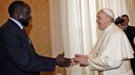 Le pape François reçoit, en audience privée au Vatican, le président du Soudan du Sud, Salva Kiir Mayardit, le 16 mars 2019. (ALESSANDRA TARANTINO / POOL)