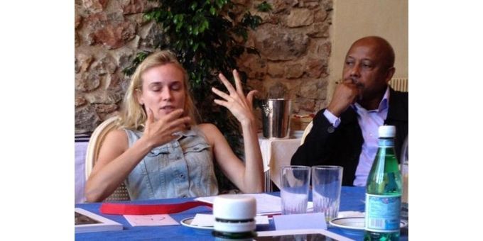 Diane Kruger, aux belles mains éloquentes, et Raoul Peck, attentif...
 (Gilles Jacob  (@jajacobbi))