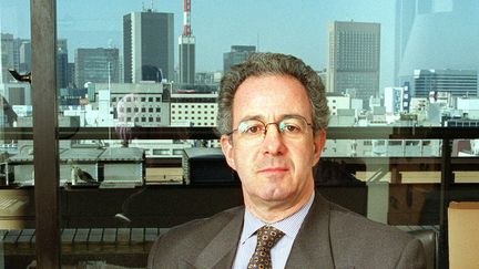 Philippe Riès dans son ancien bureau de l'AFP à Tokyo au Japon, le 5 janvier 1999. (TOSHIFUMI KITAMURA / AFP)