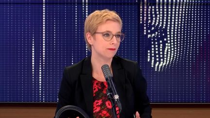 Clémentine Autain, députée LFI de Seine-Saint-Denis, éait l'invitée du "8h30 franceinfo", samedi 21 novembre 2020. (FRANCEINFO / RADIOFRANCE)