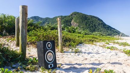 L'enceinte sans fil débarque à la plage et ne fait pas le bonheur de tous...&nbsp; (GETTY IMAGES)