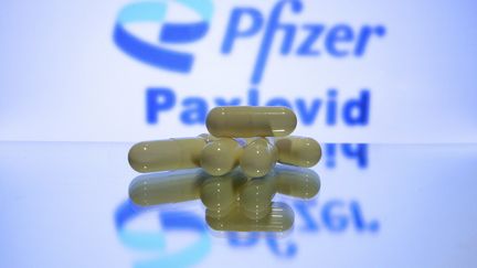 Le Paxlovid des laboratoires Pfizer. Photo d'illustration. (FRANK HOERMANN / SVEN SIMON / MAXPPP)