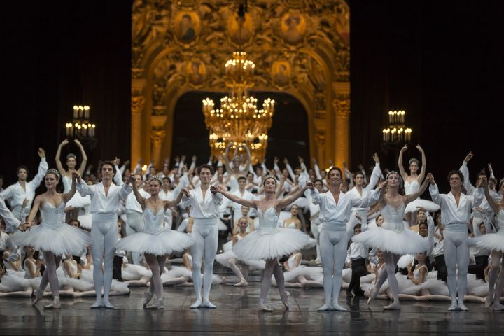 Final du défilé du Corps de Ballet de l'Opéra de Paris
 (Opéra national de Paris)