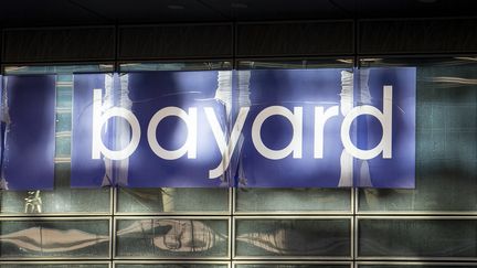 La façade des bureaux du groupe Bayard, à Montrouge (Hauts-de-Seine), le 28 novembre 2024. (CORINNE SIMON / HANS LUCAS / AFP)