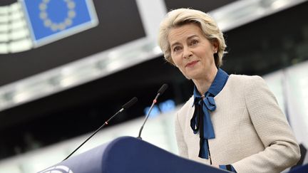 La présidente de la Commission européenne, Ursula von der Leyen, au Parlement européen à Bruxelles (Belgique), le 18 janvier 2023. (FREDERICK FLORIN / AFP)