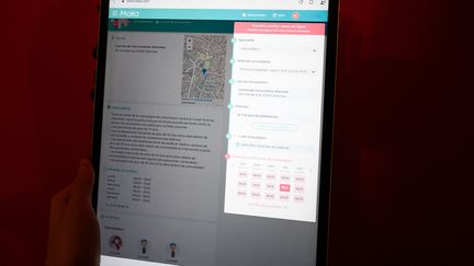 Prise de rendez-vous de vaccination contre le Covid-19 sur le site Maiia. (SANDRINE MARTY / HANS LUCAS / AFP)