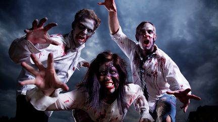 Depuis plusieurs ann&eacute;es, les zombies sont pass&eacute;s d'obscures lubies geek &agrave; un ph&eacute;nom&egrave;re pop mondial.&nbsp; (DANIEL BENDJY / VETTA / GETTY IMAGES )