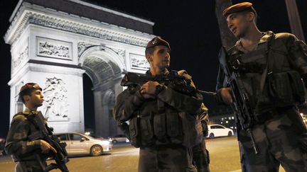 Attentat sur les Champs-Élysées : la personnalité de Karim Cheurfi décortiquée par les enquêteurs