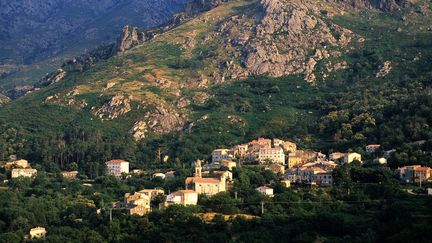 Un incendie s'est d&eacute;clar&eacute; dimanche 15 juillet&nbsp;pr&egrave;s du village de Feliceto (Haute-Corse), ici photographi&eacute; en 2006. (BRUCE PETER / HEMIS.FR / AFP)