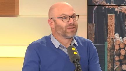 Samuel Deschaumes, président de parquet-chene-massif.com, sur le plateau de franceinfo, le 27 février 2018. (FRANCEINFO / RADIOFRANCE)