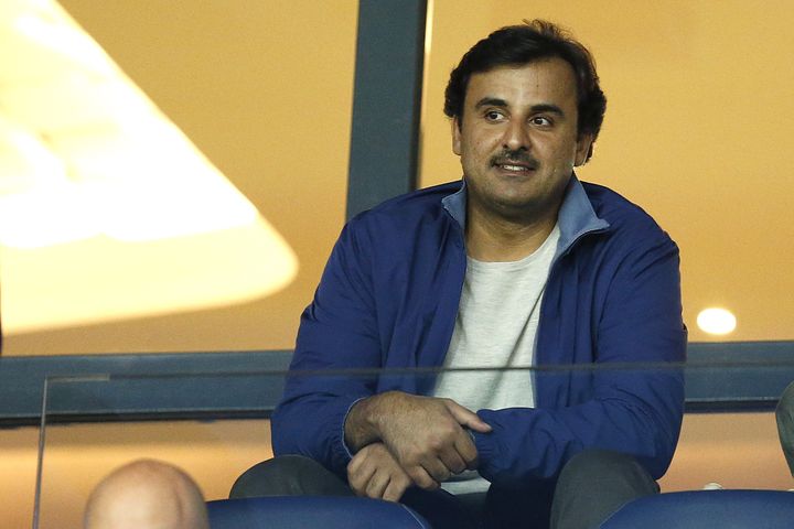 Tamim Ben Hamad Al-Thani, l'émir du Qatar, le 9 avril 2017 au Parc des Princes à Paris. (BENJAMIN CREMEL / DPPI MEDIA / AFP)