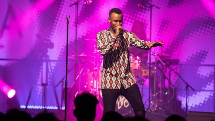 Le chanteur rwandais Yvan Buravan sur scène le 16 avril 2019 lors du concert Découvertes RFI, à La Place, à Paris (ANTHONY RAVERA / RFI)