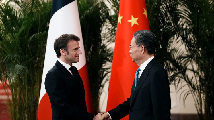 Emmanuel Macron met Zhao Leji, the President of the Chinese National Assembly, on April 6, 2023. (THIBAULT CAMUS / POOL)