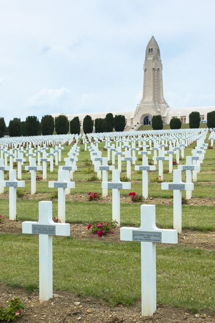 Le cimetière de Fleury-devant-Douaumont (Meuse), près de Verdun, en juillet 2013. (TIM GRAHAM / ROBERT HARDING HERITAGE / AFP)