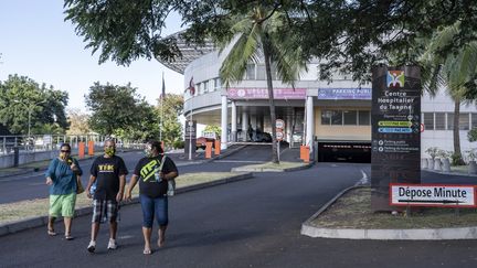 L'entrée du centre hospitalier du Taaone, le 31 août 2020 à Papeete. (SULIANE FAVENNEC / AFP)