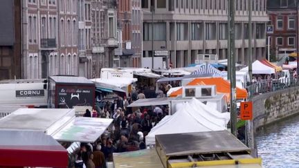 Tourisme : en Belgique, le marché de la Batte de Liège est une institution depuis plus de quatre siècles (FRANCE 2)