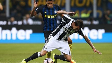 Murillo (Inter) au dessus de Mandzukic (Juventus) (MARCO BERTORELLO / AFP)