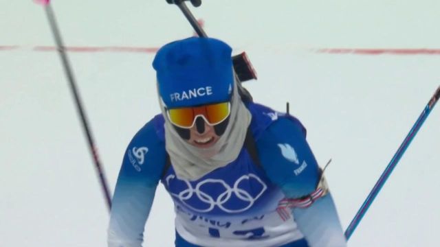 Complètement épuisée à l'arrivée, Anaïs Chevalier-Bouchet a donné le meilleur d'elle-même pour décrocher cette médaille d'argent. Avec deux tirs manqués, la Française est arrivée juste derrière l'Allemande Denise Herrmann (+9.4).