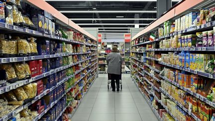 Rayons d'un supermarché à Ludres, en Meurthe-et-Moselle. (ALEXANDRE MARCHI / MAXPPP)