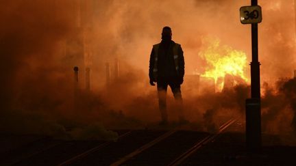 Un manifestant dans les rues de Bordeaux pendant le rassemblement des "gilets jaunes", le 8 décembre 2018.
 (NICOLAS TUCAT / AFP)