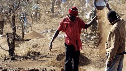 Au Burkina Faso, le nombre de mines artisanales est passé de 200 en 2003 à plus de 700 en 2014.  (Gilles Paire / shutterstock)