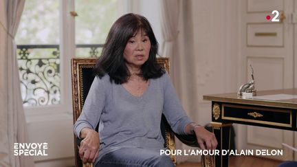 Pour l'amour d'Alain Delon : Hiromi Rollin s'exprime en exclusivité dans "Envoyé spécial"