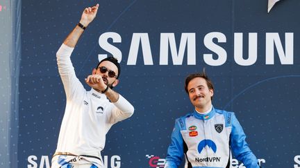 Pierre Chabrier (à gauche) et Sylvain Levy (à droite) sur le circuit Bugatti du Mans (Sarthe), le 9 septembre 2023. (CLEMENT LUCK / AFP)