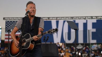 Présidentielle américaine : Bruce Springsteen chante pour Kamala Harris et attaque Trump lors d'un meeting de la candidate démocrate