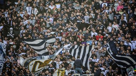 Des supporters bordelais lors d'un match contre Montpellier, le 20 mars 2022. (THIBAUD MORITZ / AFP)