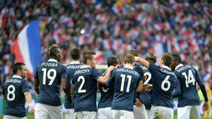 Les joueurs de l'&eacute;quipe de France lors d'un match amical&nbsp;contre les Pays-Bas, le 5 mars 2014, au Stade de France, &agrave; Saint-Denis (Seine-Saint-Denis). (DAMIEN MEYER / AFP)