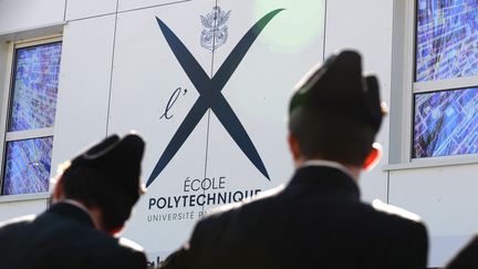 A Polytechnique, les étudiants français sont exonérés&nbsp;des frais de scolarité à condition qu’ils travaillent dans la fonction publique pendant au moins 10 ans dans les 20 années suivant leur sortie de l'École. (ERIC PIERMONT / AFP)