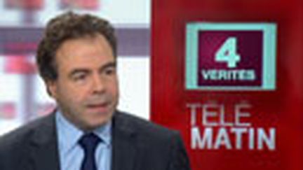 Le ministre de l'Education, Luc Chatel, le 9 décembre 2009, aux "4 Vérités", sur France 2. (France 2)